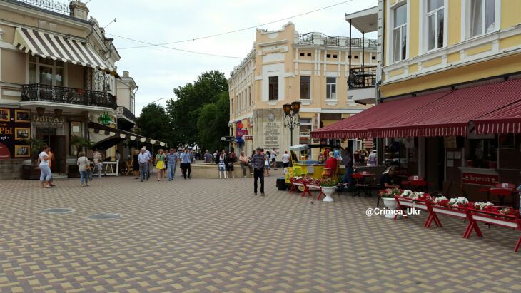 У Криму нечисленні російські туристи економлять навіть на їжі: опубліковані фото