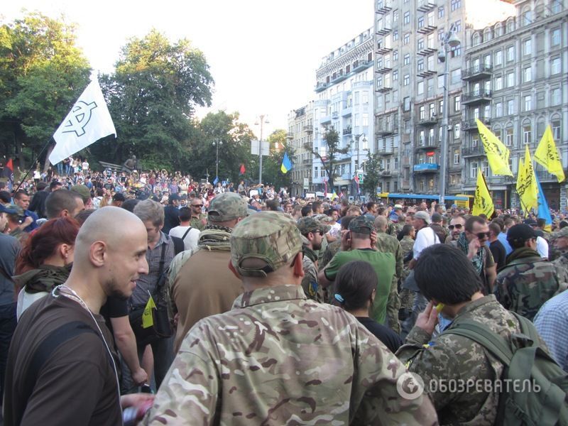 "Правый сектор" и добровольцы АТО прошли по центру Киева: фото и видео