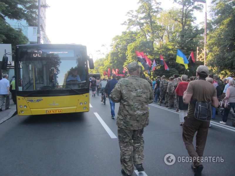 "Правый сектор" и добровольцы АТО прошли по центру Киева: фото и видео