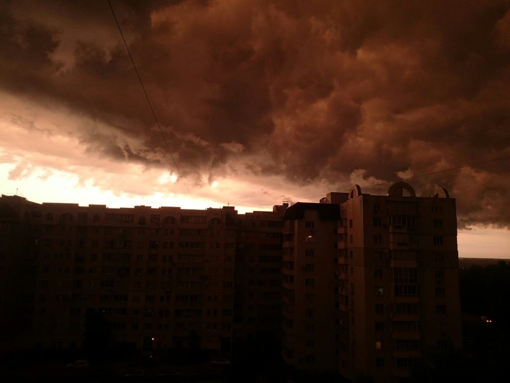 "Судный день!". Сеть взорвали апокалиптические облака в Черкассах: фоторепортаж