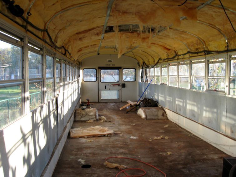 Две норвежки превратили обычный школьный автобус в потрясающий дом на колесах 