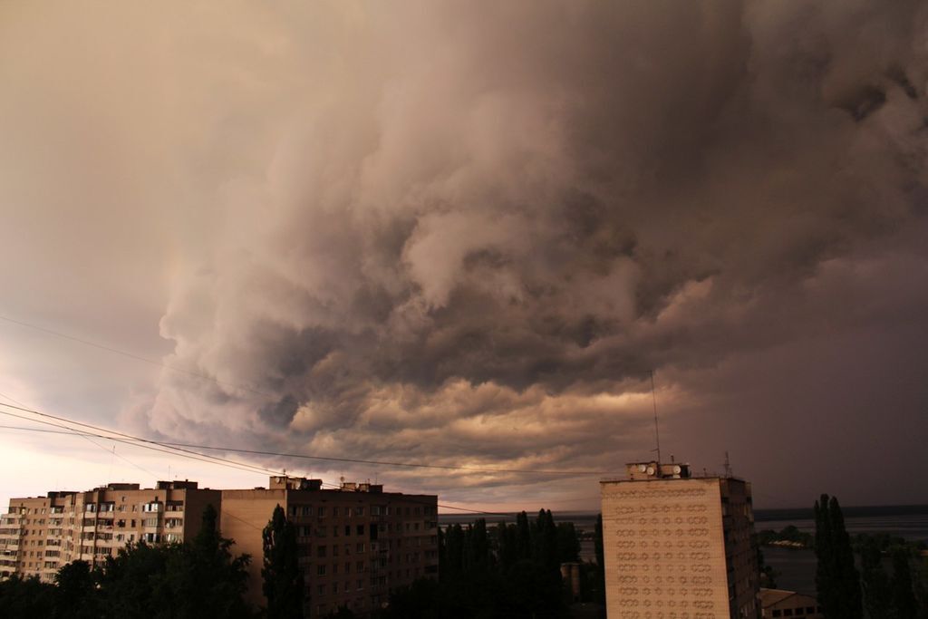 "Судный день!". Сеть взорвали апокалиптические облака в Черкассах: фоторепортаж