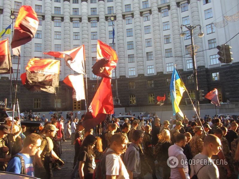 "Правый сектор" и добровольцы АТО прошли по центру Киева: фото и видео