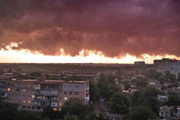 "Судный день!". Сеть взорвали апокалиптические облака в Черкассах: фоторепортаж