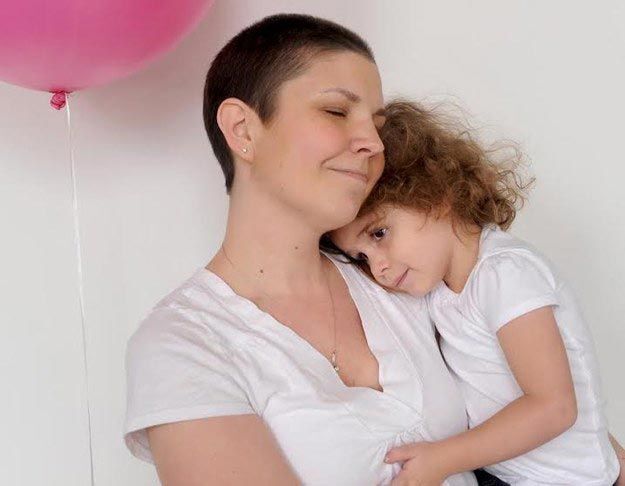 Окно памяти: умирающая от рака мама написала дочери записки на все случаи жизни