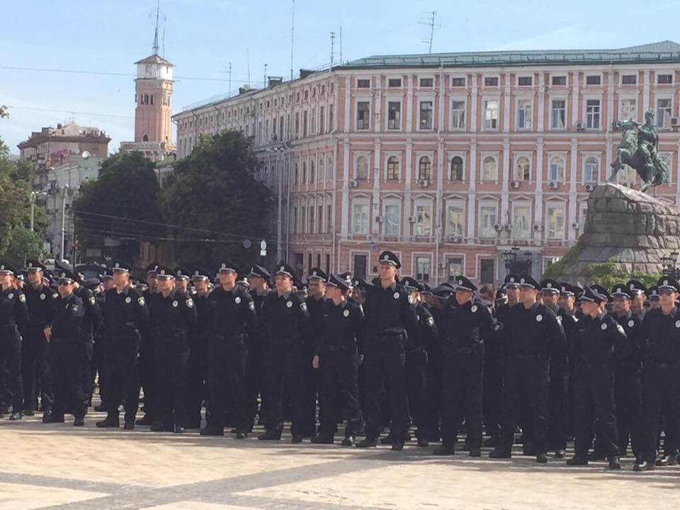 В Киеве приняли присягу новые полицейские: фото и видео