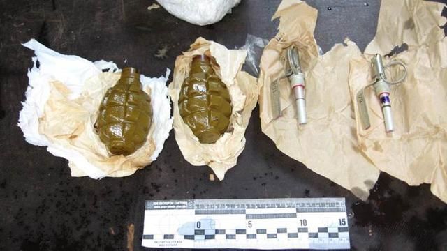 На Житомирщині в центрі міста знайшли схованку з вибухівкою: фотофакт