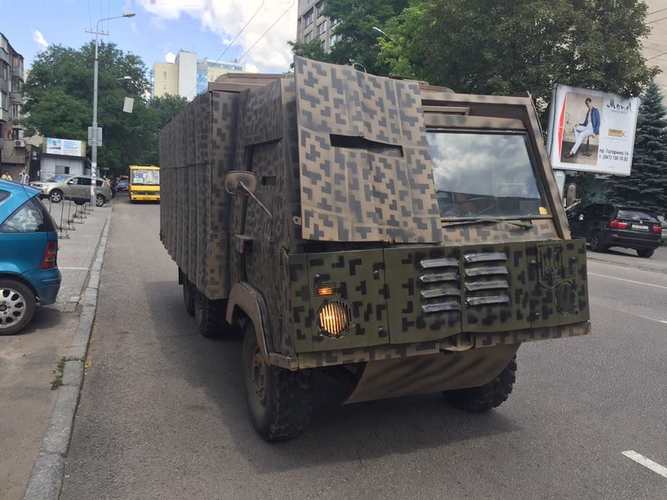 У мережі показали знаменитий броньований Volvo, який пройшов Іловайськ