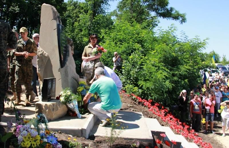 Между Славянском и Краматорском открыли памятник погибшим героям АТО: опубликованы фото