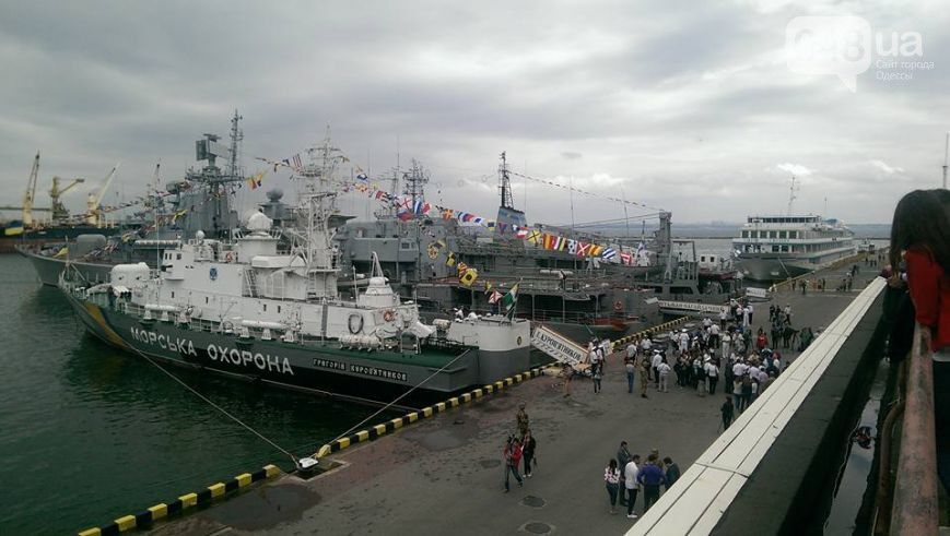 В Одессе в честь Дня флота разрешили посмотреть корабли: фотоотчет