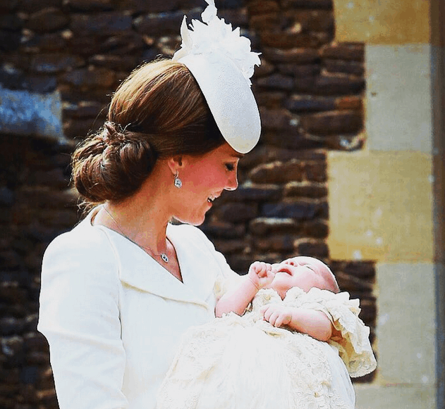 Крестины принцессы Шарлотты состоялись: опубликованы фото королевской церемонии