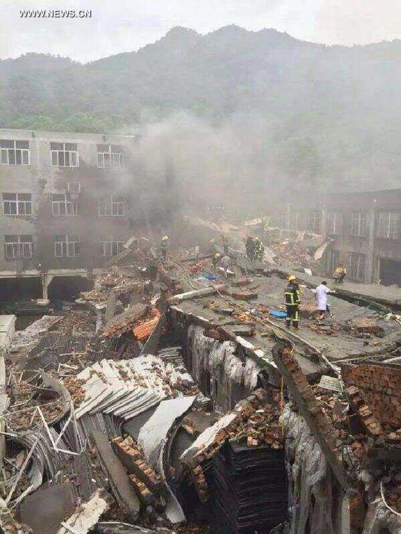 В Китае обрушилась фабрика: есть жертвы. Опубликовано фото и видео