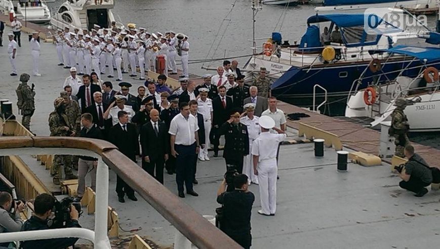 В Одессе в честь Дня флота разрешили посмотреть корабли: фотоотчет