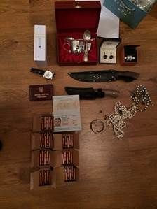 "Ковер" из долларов, бриллианты и Калашников: опубликованы фото находок в кабинетах прокуроров-взяточников