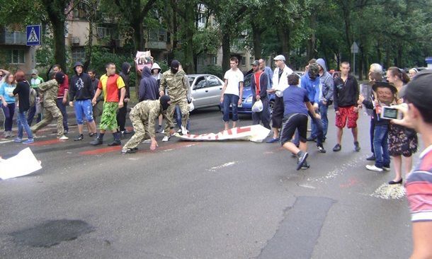 В Одесі "антимайдановці" і коза вимагали відставки Саакашвілі: фото- і відеофакт