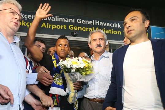 Турецкие болельщики шокировали знаменитого футболиста своим приёмом