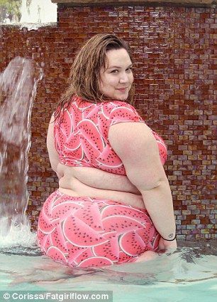 Революция размеров: толстушки по всему миру выкладывают фото в бикини