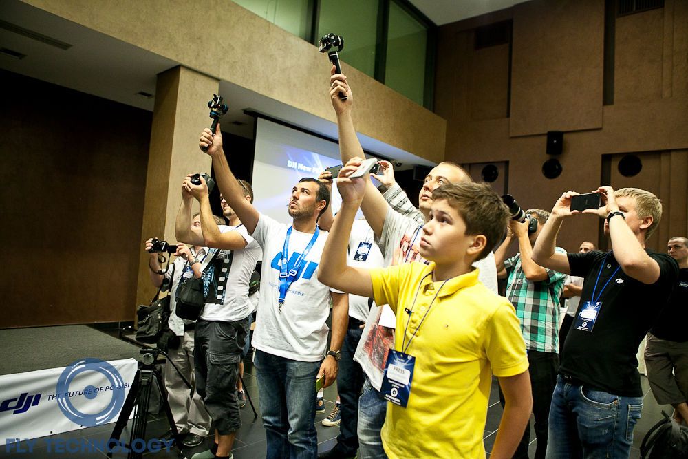 В Киеве сделали самое массовое селфи с дрона: фоторепортаж