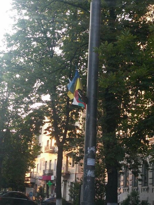На улицах Киева вывесили странные флаги Болгарии: фотофакт