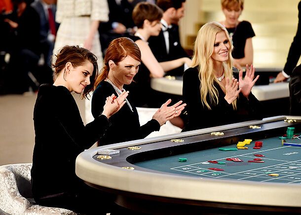 На презентации роскошной коллекции от Chanel голливудские звезды сыграли в казино
