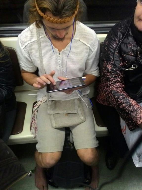  Самые яркие модники петербургского метро: бабушки из 19 века, кокошники и ковбои