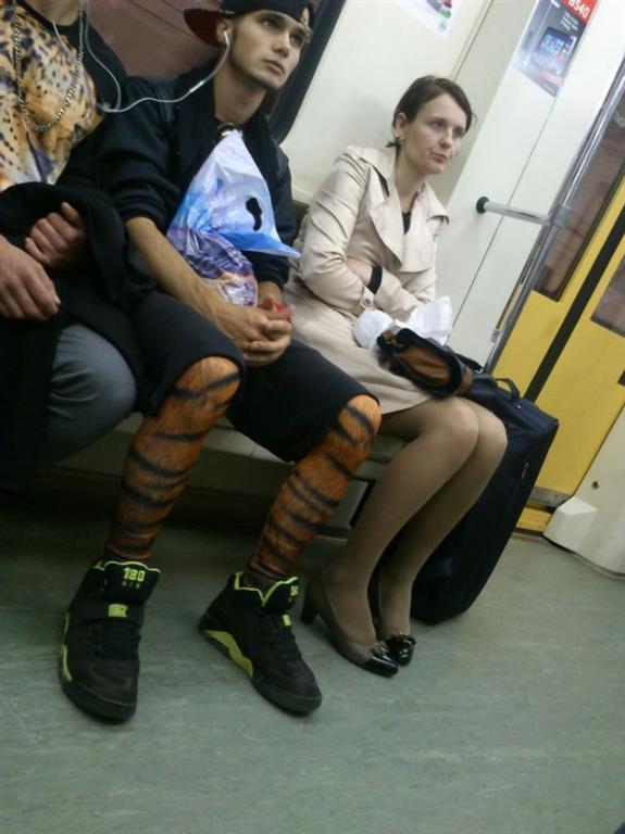  Самые яркие модники петербургского метро: бабушки из 19 века, кокошники и ковбои