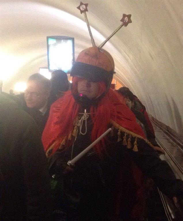  Самые яркие модники петербургского метро: бабушки из 19 века, кокошники и ковбои