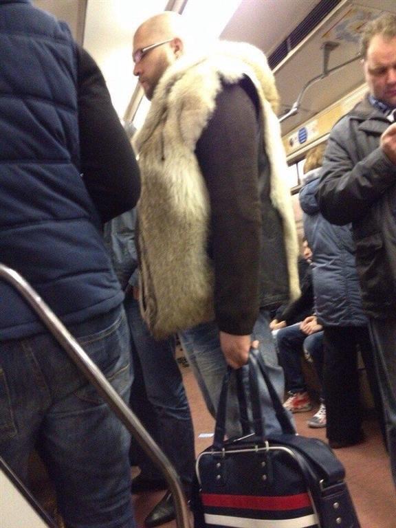  Самые яркие модники петербургского метро: бабушки из 19 века, кокошники и ковбои