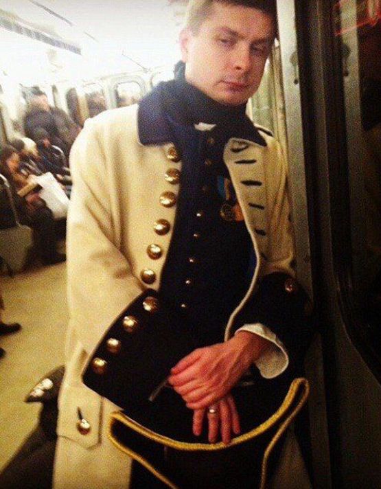  Самые яркие модники петербургского метро: бабушки из 19 века, кокошники и ковбои