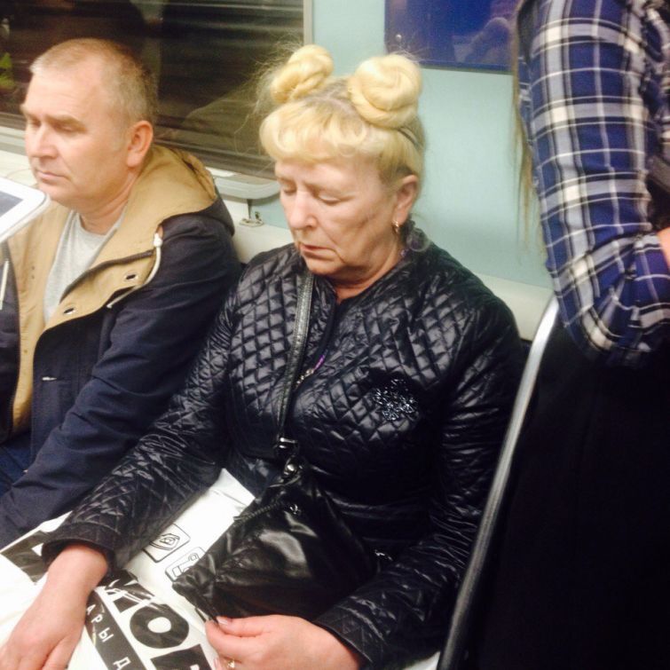  Самые яркие модники петербургского метро: бабушки из 19 века, кокошники и ковбои