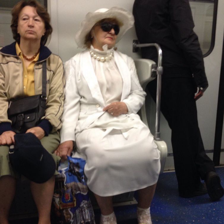  Самые яркие модники петербургского метро: бабушки из 19 века, кокошники и ковбои