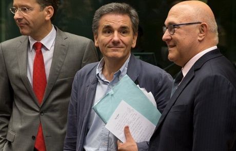 Министр финансов Греции случайно раскрыл переговорные заметки: фотофакт