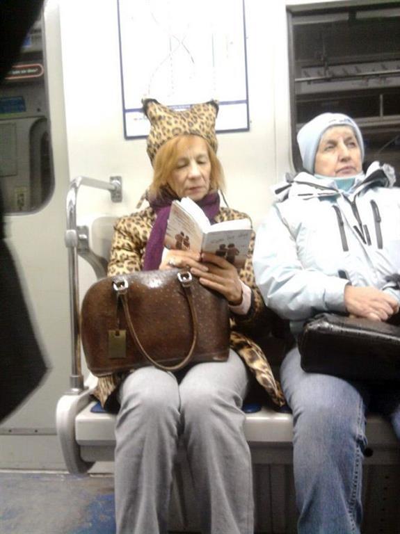  Самые яркие модники петербургского метро: бабушки из 19 века, кокошники и ковбои