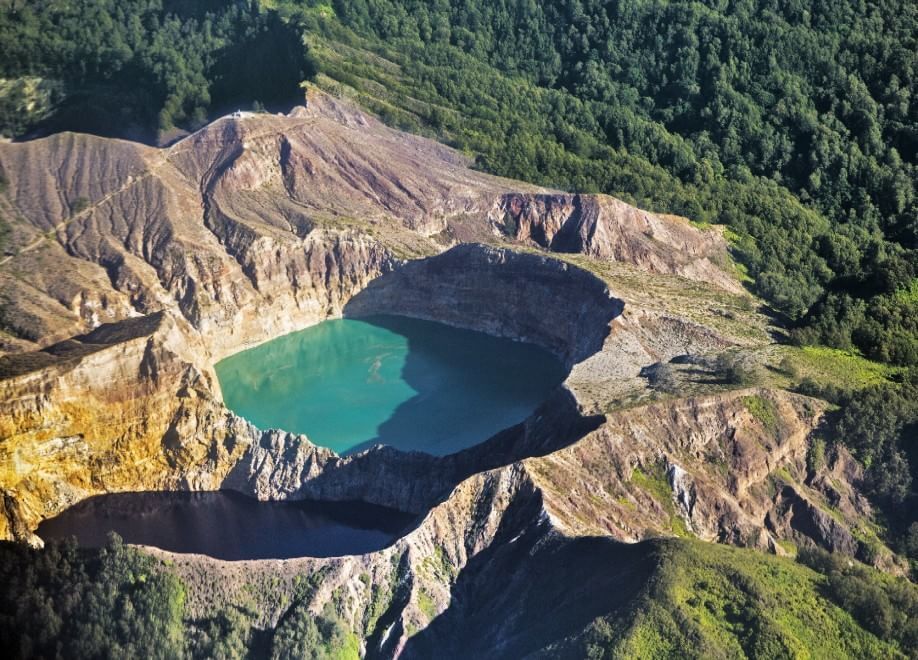20 невообразимых озер в кратерах потухших вулканов