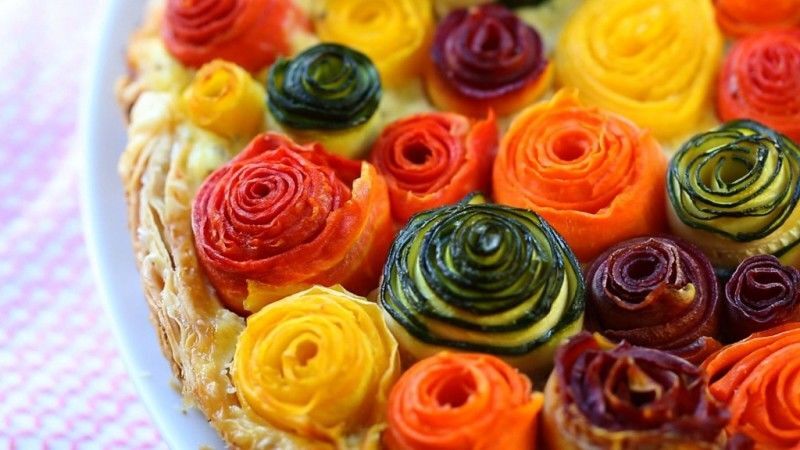 Рецепт самого красивого овощного пирога, который похож на поле роз