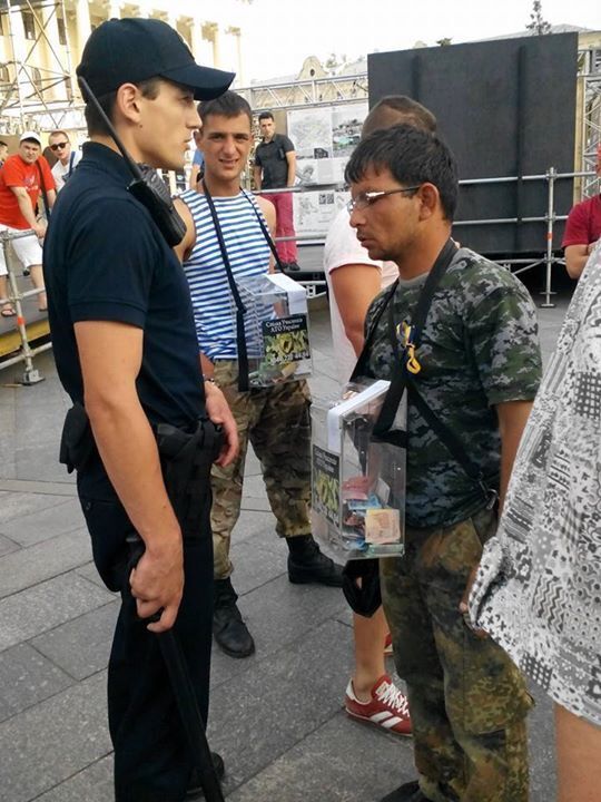 В Киев вернулись псевдоволонтеры: клянчат деньги на АТО. Фотофакт