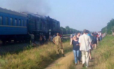Загорелся поезд Киев-Николаев: фоторепортаж