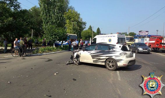 На Донбасі зіткнулися маршрутка, вантажівка і легковик: є постраждалі