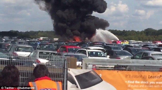 Біля Лондона вибухнув літак з родиною бен Ладена на борту: опубліковані фото і відео