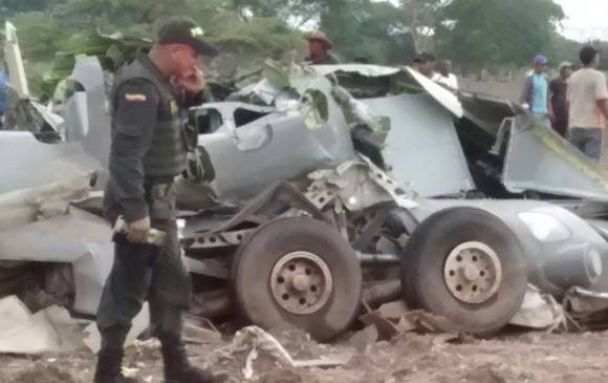 В Колумбии самолет разорвало в воздухе: есть жертвы. Фотофакт