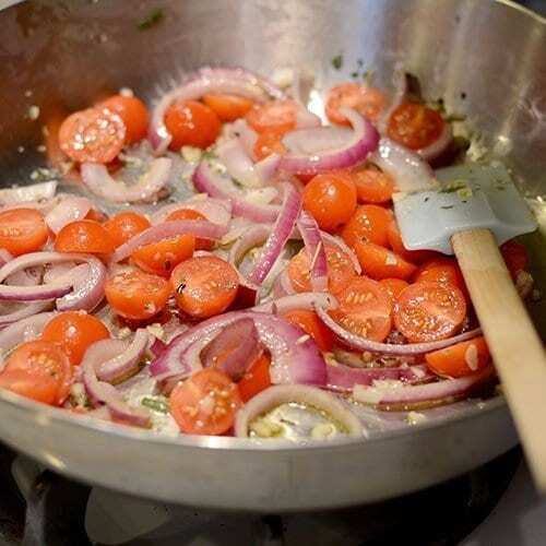 Хит итальянской кухни: рецепт аппетитной пасты с базиликом и томатами