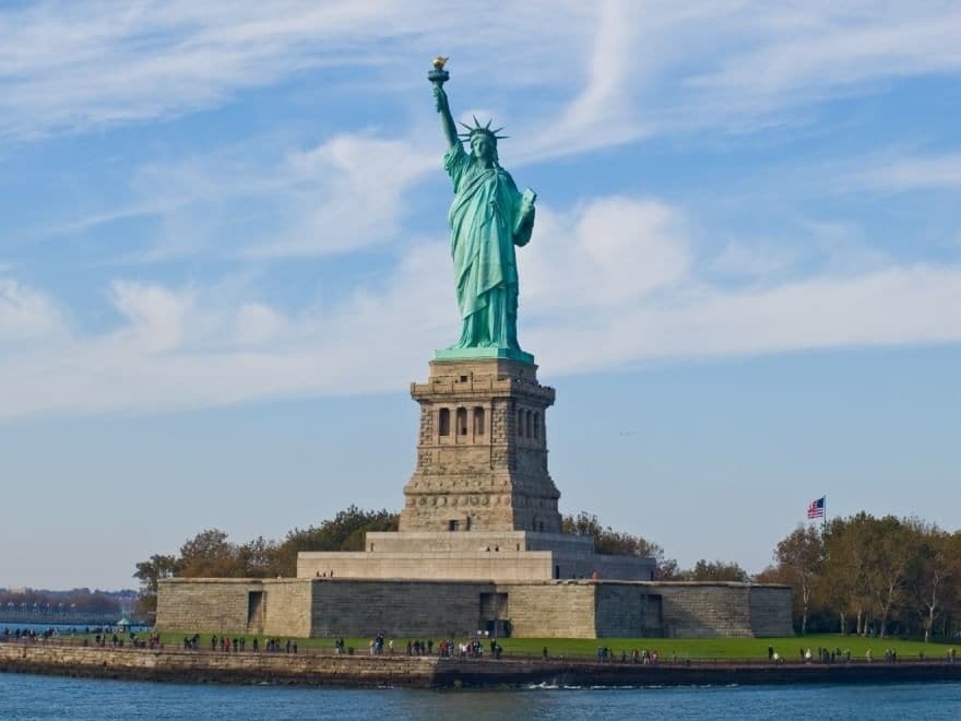 Когда размер имеет значение: 14 самых величественных статуй в мире