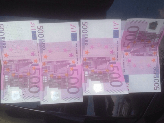У Києві двоє хлопців продавали фальшиві євро