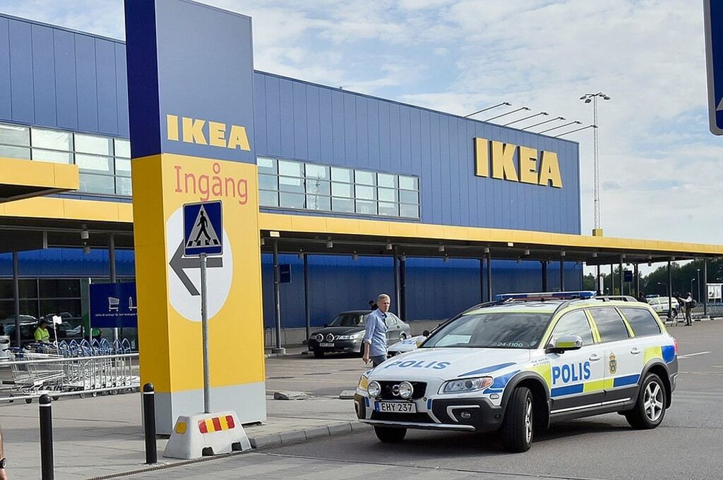 Різанина "по-шведськи": мігранти влаштували розбій в IKEA. Опубліковані фото