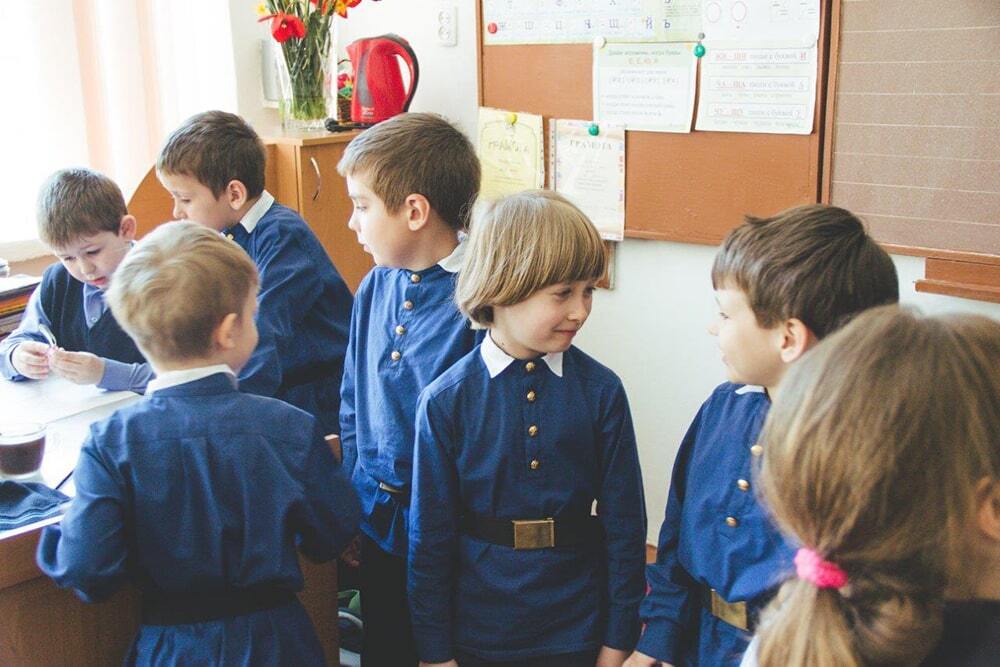 В севастопольские школы вернули форму эпохи царской России: фотофакт