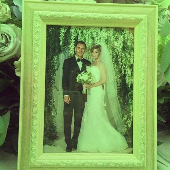 Дружина футболіста "Динамо" показала чарівні фото з весілля