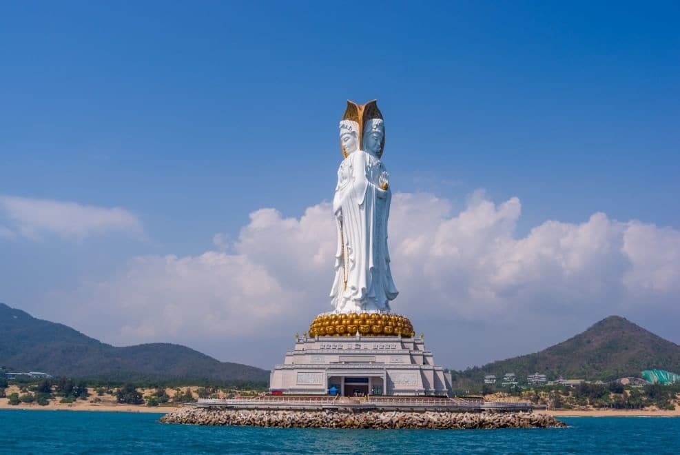Когда размер имеет значение: 14 самых величественных статуй в мире
