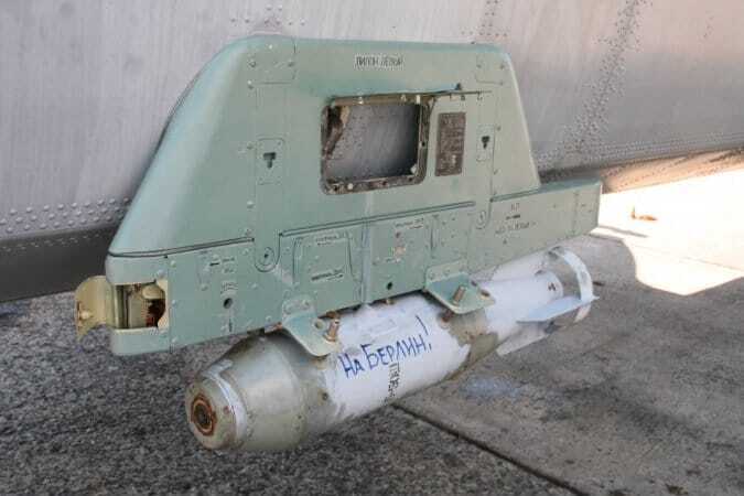 Немцы в шоке! Российские агрессоры на авиаучениях использовали бомбы с надписью "На Берлин": фотофакт