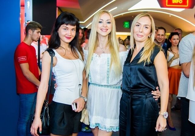 Елена Кравец, Арсен Мирзоян и другие звезды посетили открытие кинотеатра нового поколения