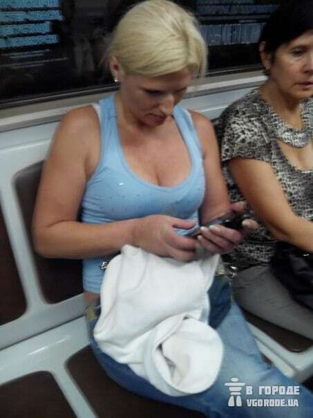 В Киеве наглая блондинка в метро украла у пассажира смартфон